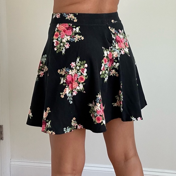 Knit Floral Print Flare Mini Skirt - Picture 4 of 7